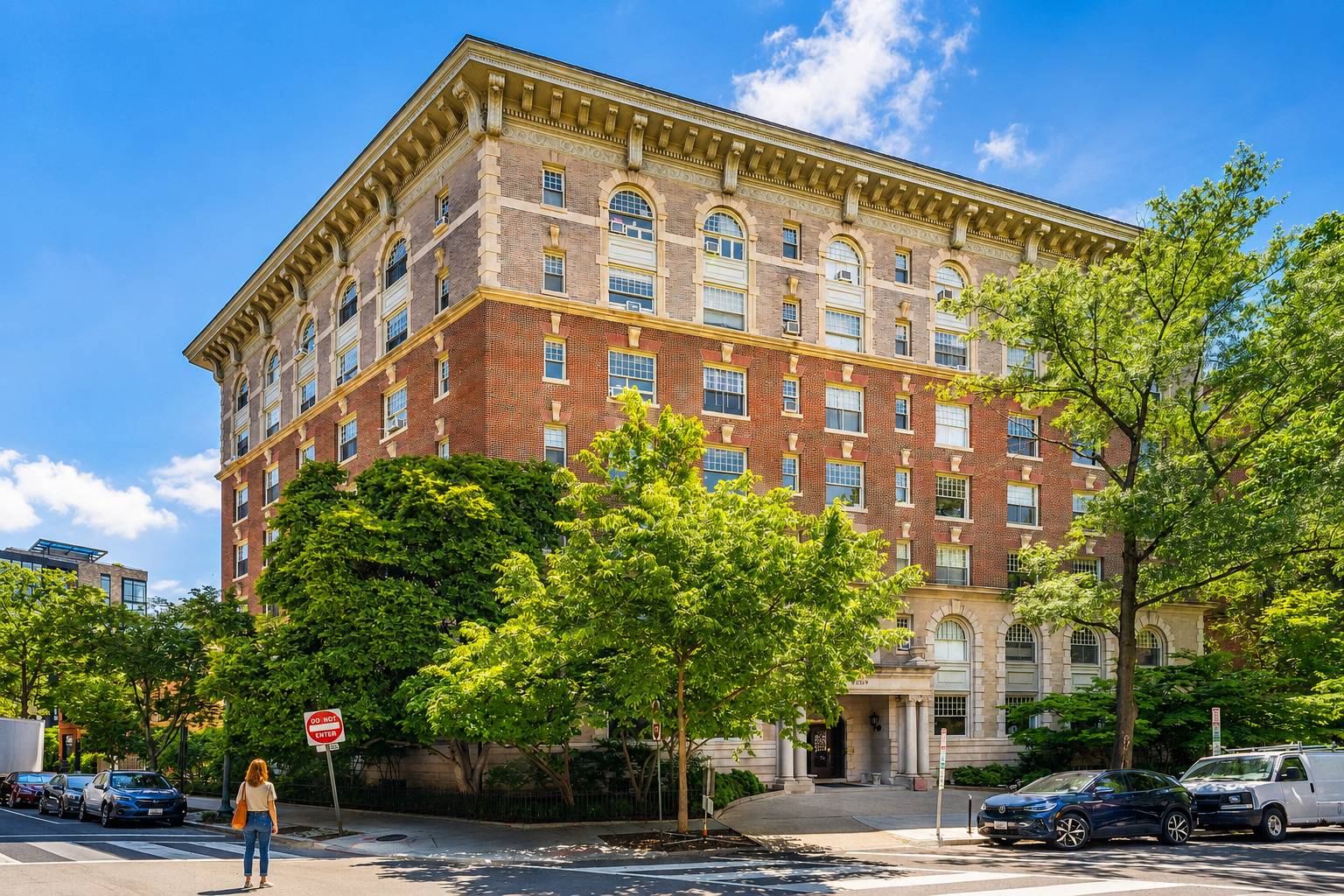 Apartment Building In Washington Dc