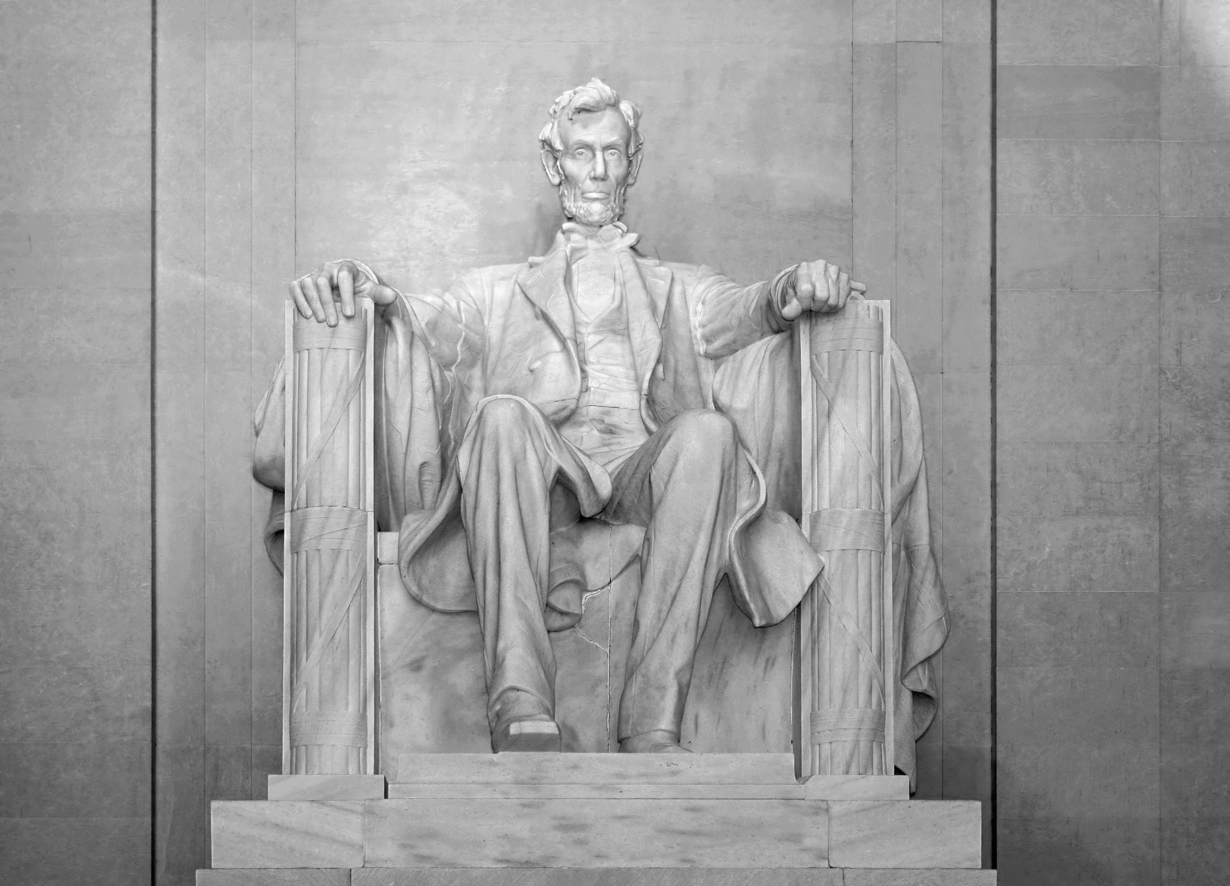 Front view of Lincoln Memorial